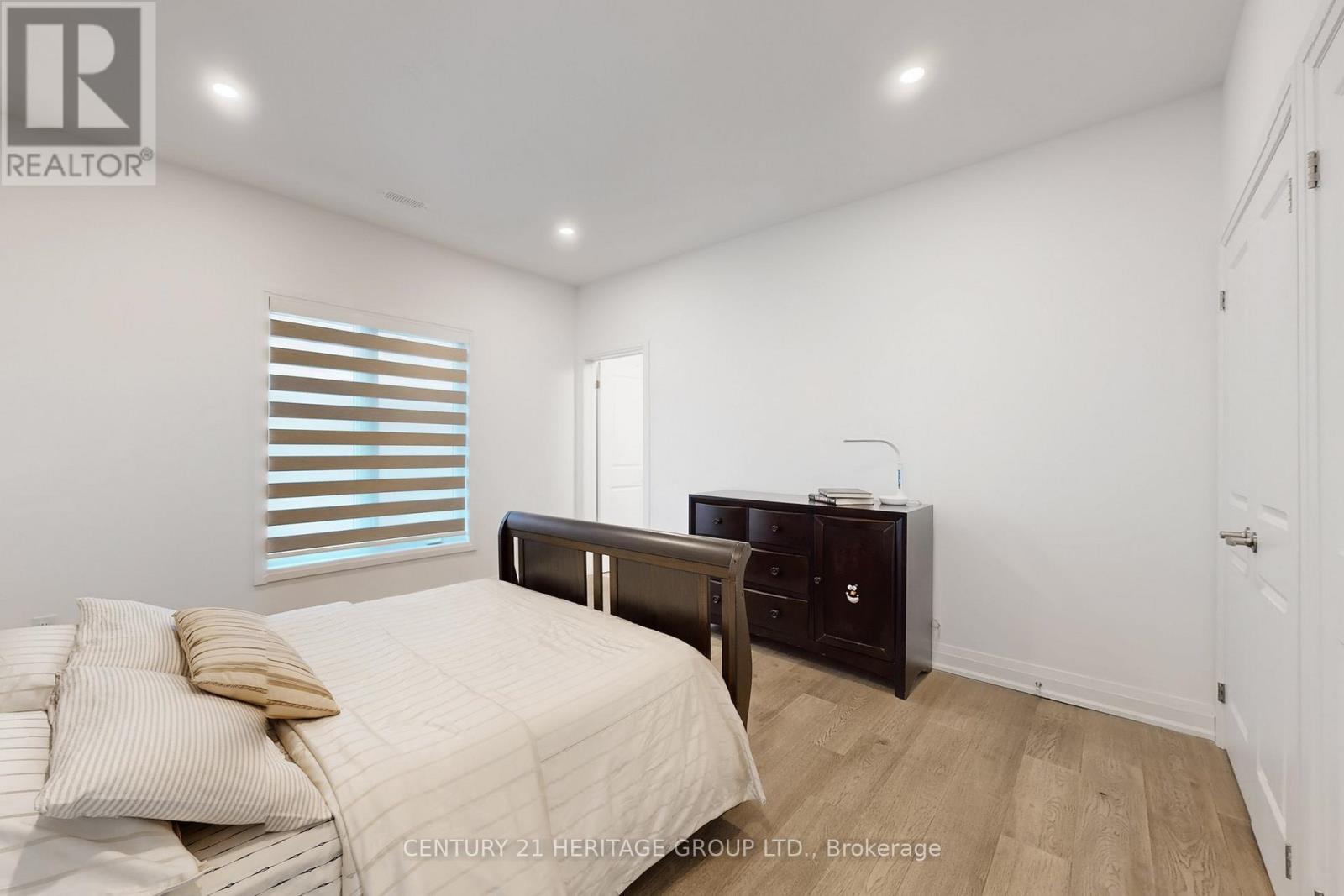 251 Oxford Street, Richmond Hill (Mill Pond), Ontario  L4C 7V7 - Photo 32 - N12875444