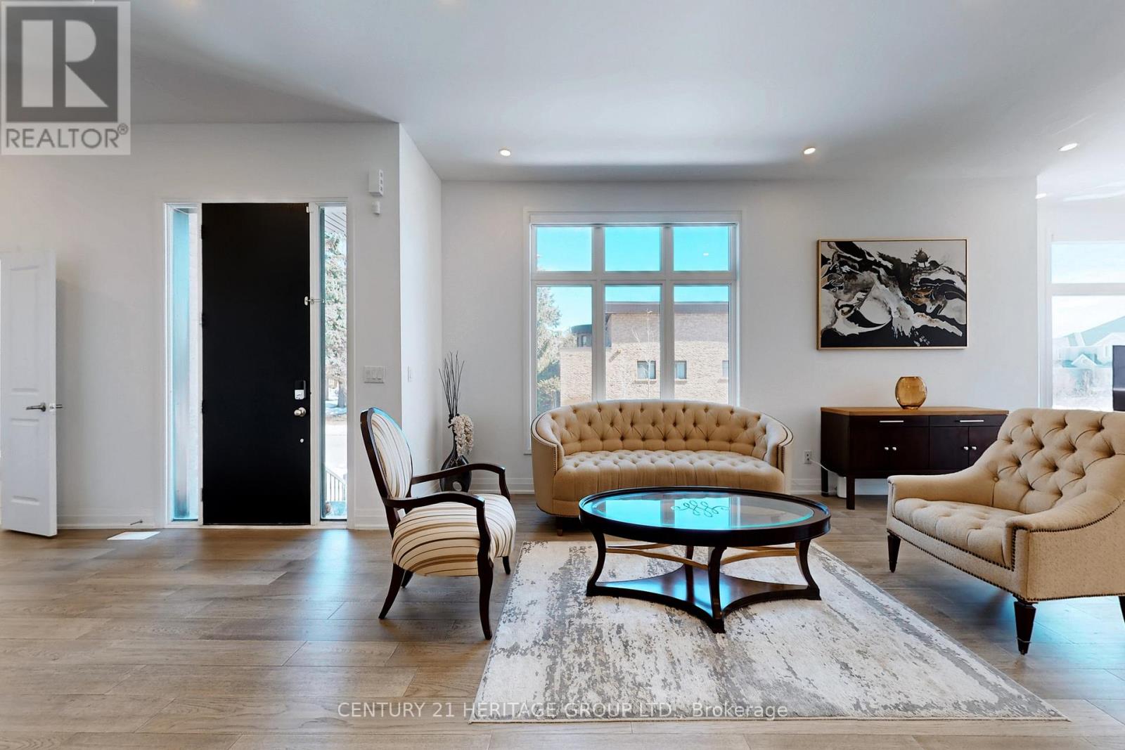 251 Oxford Street, Richmond Hill (Mill Pond), Ontario  L4C 7V7 - Photo 5 - N12875444