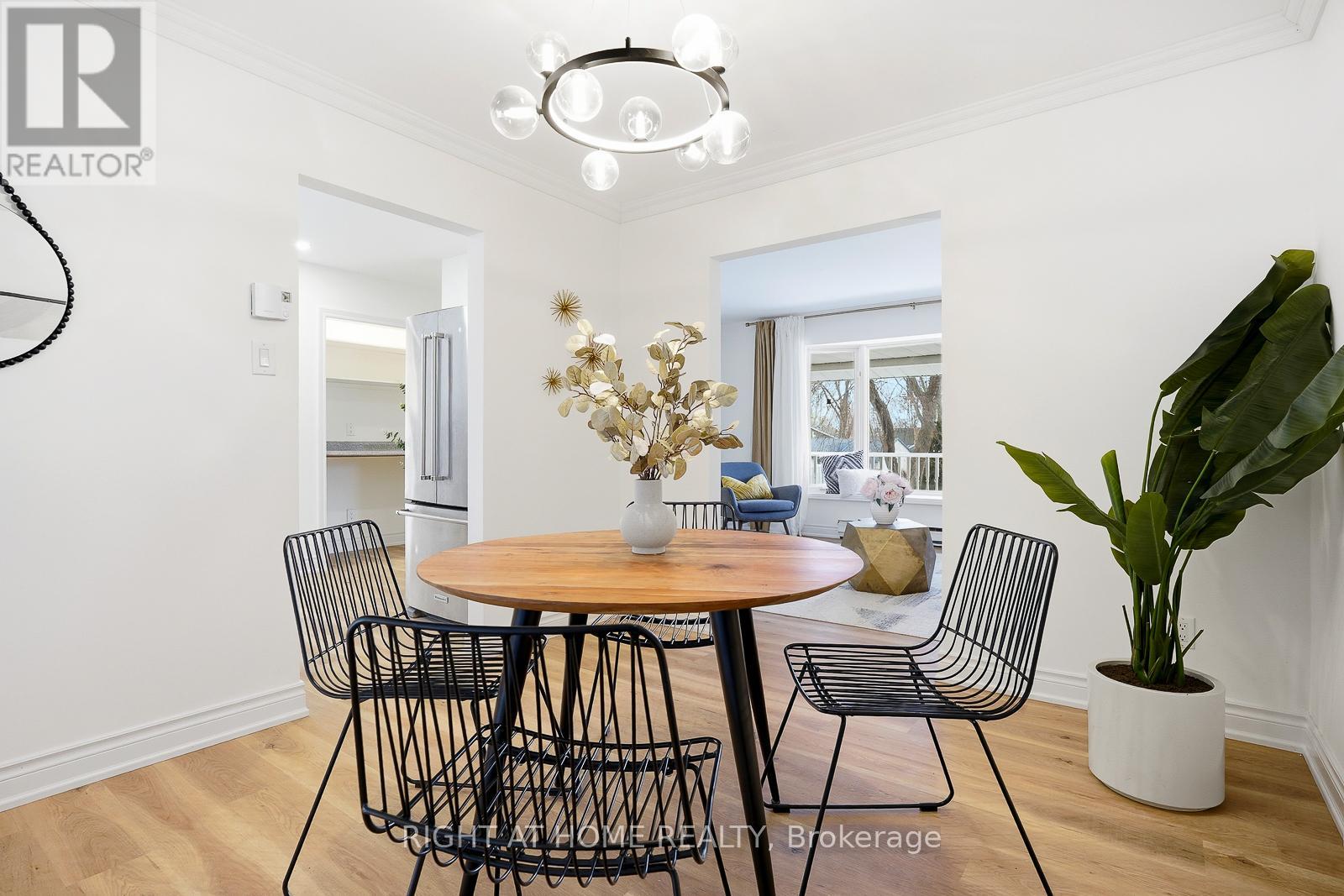 259 Glenwoods Avenue, Georgina, Ontario  L4P 2X1 - Photo 12 - N12875510