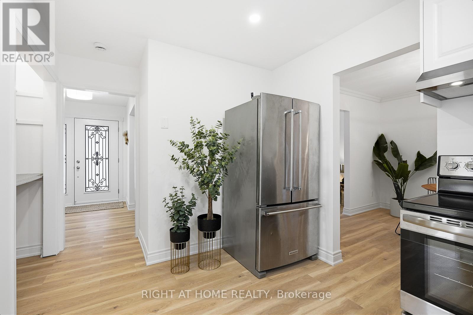 259 Glenwoods Avenue, Georgina, Ontario  L4P 2X1 - Photo 15 - N12875510