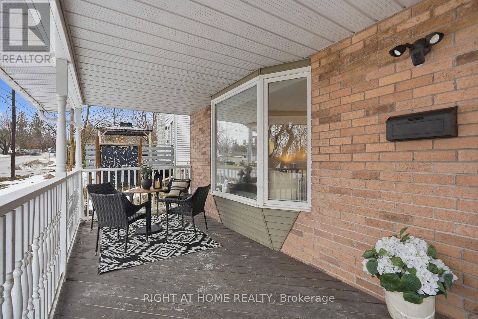 259 Glenwoods Avenue, Georgina, Ontario  L4P 2X1 - Photo 4 - N12875510