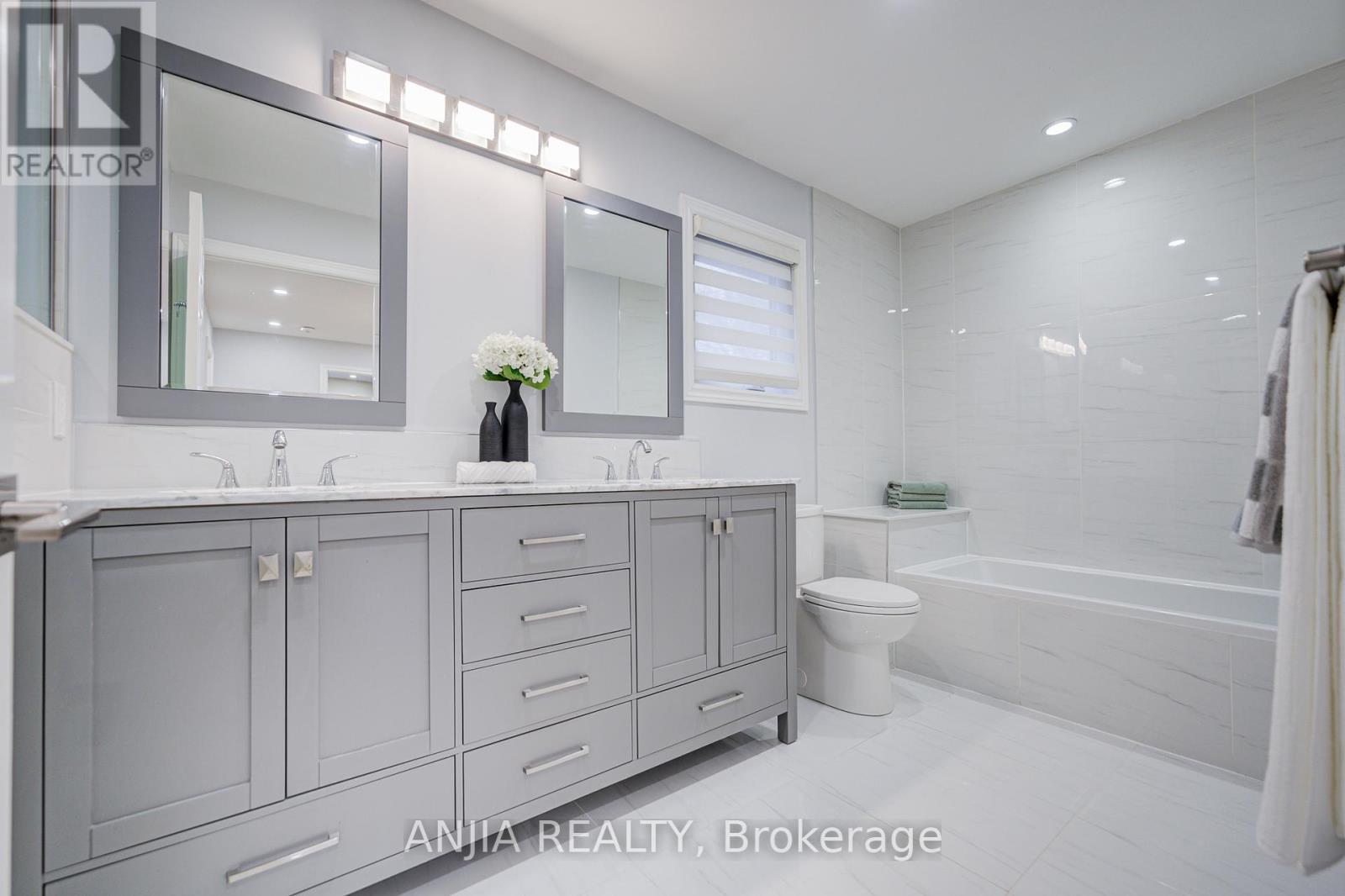 63 Reeve Drive, Markham, Ontario  L3P 6C2 - Photo 27 - N12875516