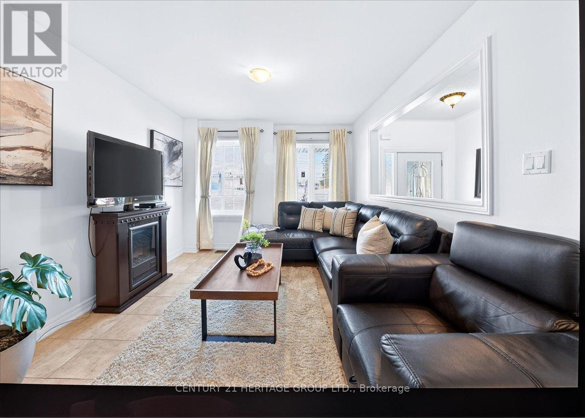 31 Kalvinster Drive, Markham, Ontario  L6B 0A7 - Photo 8 - N12875540