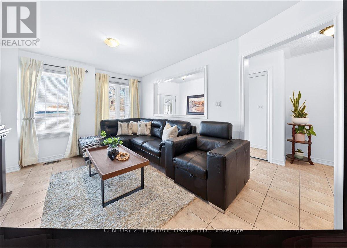 31 Kalvinster Drive, Markham, Ontario  L6B 0A7 - Photo 9 - N12875540