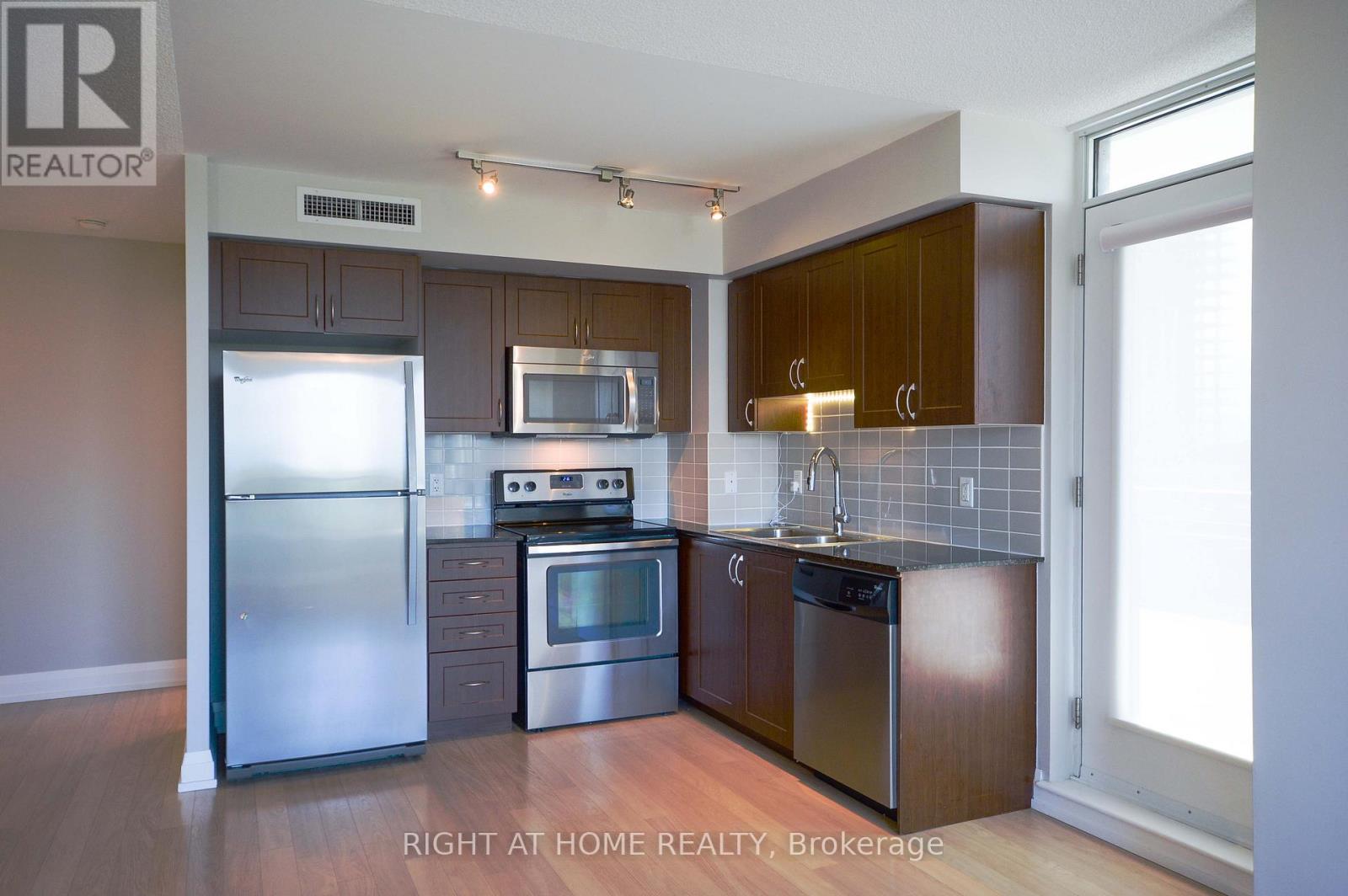 621 - 370 Highway 7 E, Richmond Hill, Ontario  L4B 0C4 - Photo 1 - N12875586