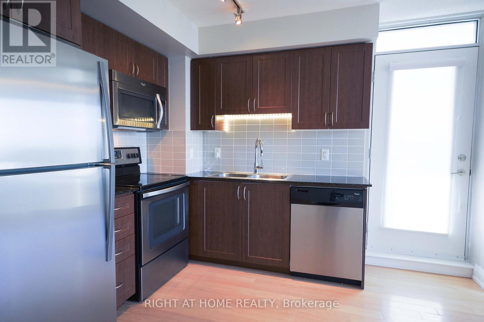 621 - 370 Highway 7 E, Richmond Hill, Ontario  L4B 0C4 - Photo 2 - N12875586