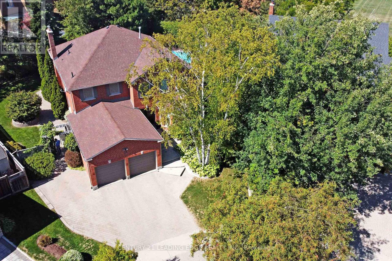 22 Amberwood Court, Markham, Ontario  L3R 9N1 - Photo 2 - N12875686