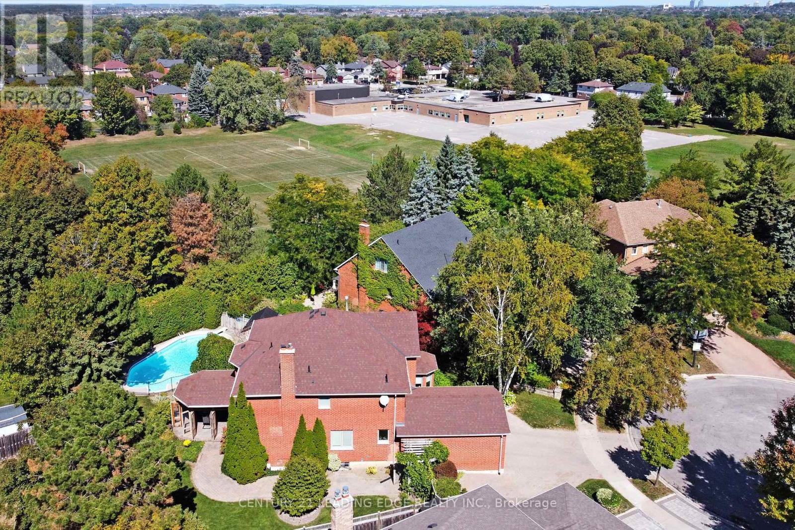 22 Amberwood Court, Markham, Ontario  L3R 9N1 - Photo 3 - N12875686