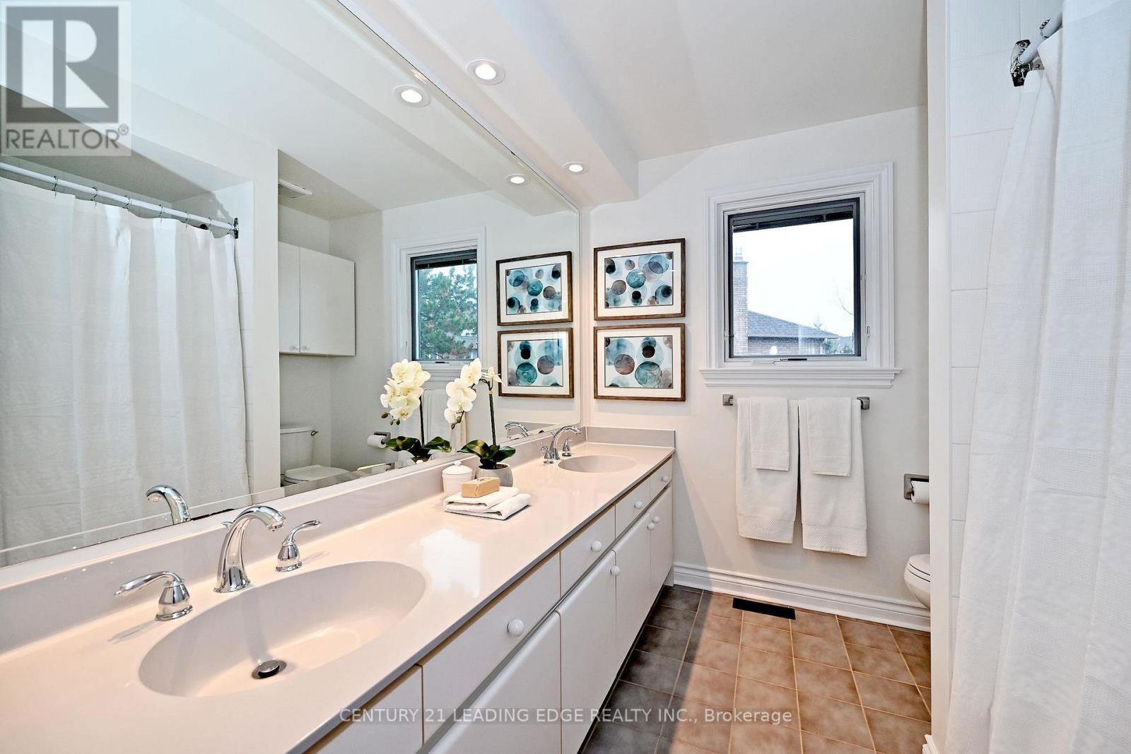 22 Amberwood Court, Markham, Ontario  L3R 9N1 - Photo 36 - N12875686