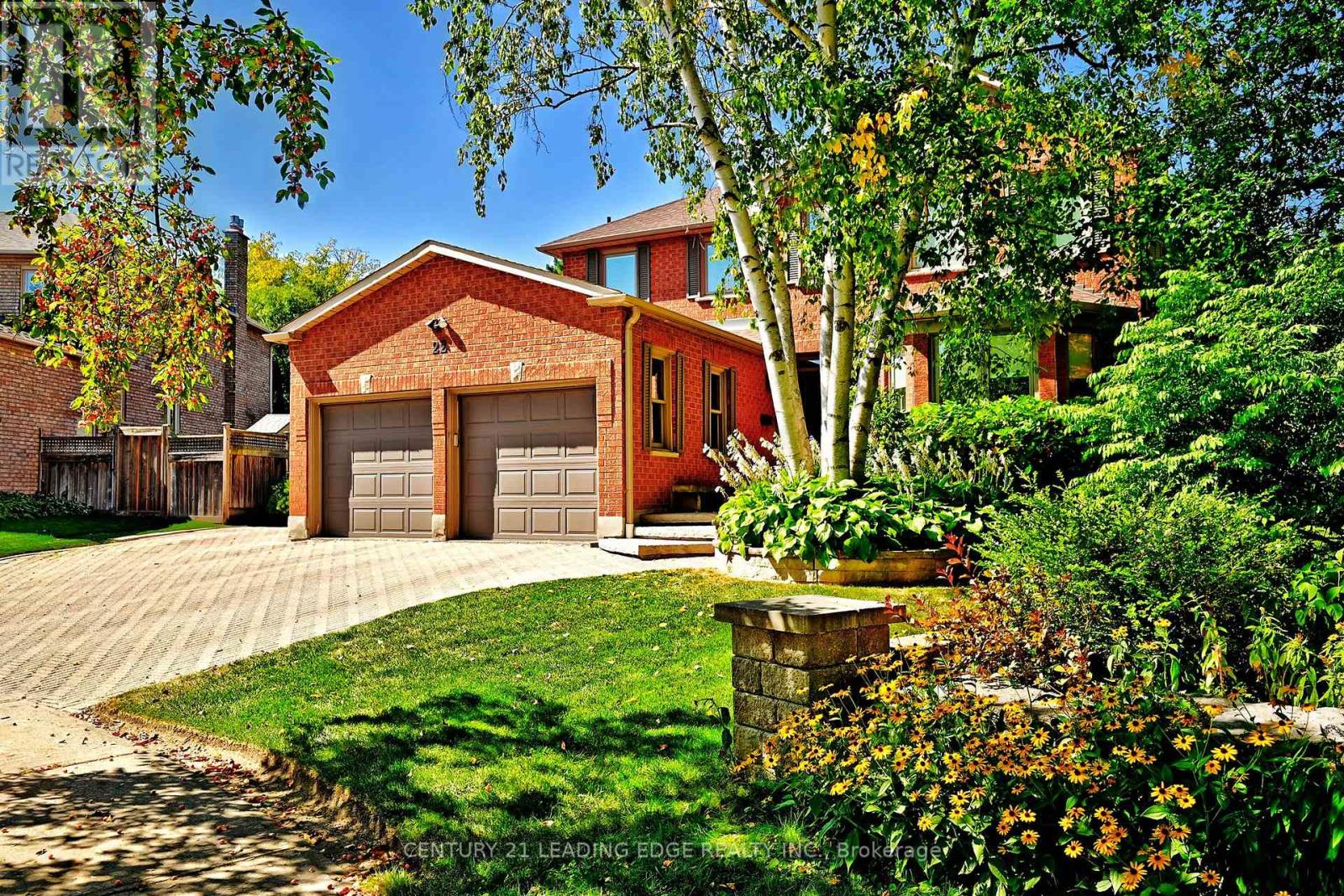 22 Amberwood Court, Markham, Ontario  L3R 9N1 - Photo 4 - N12875686