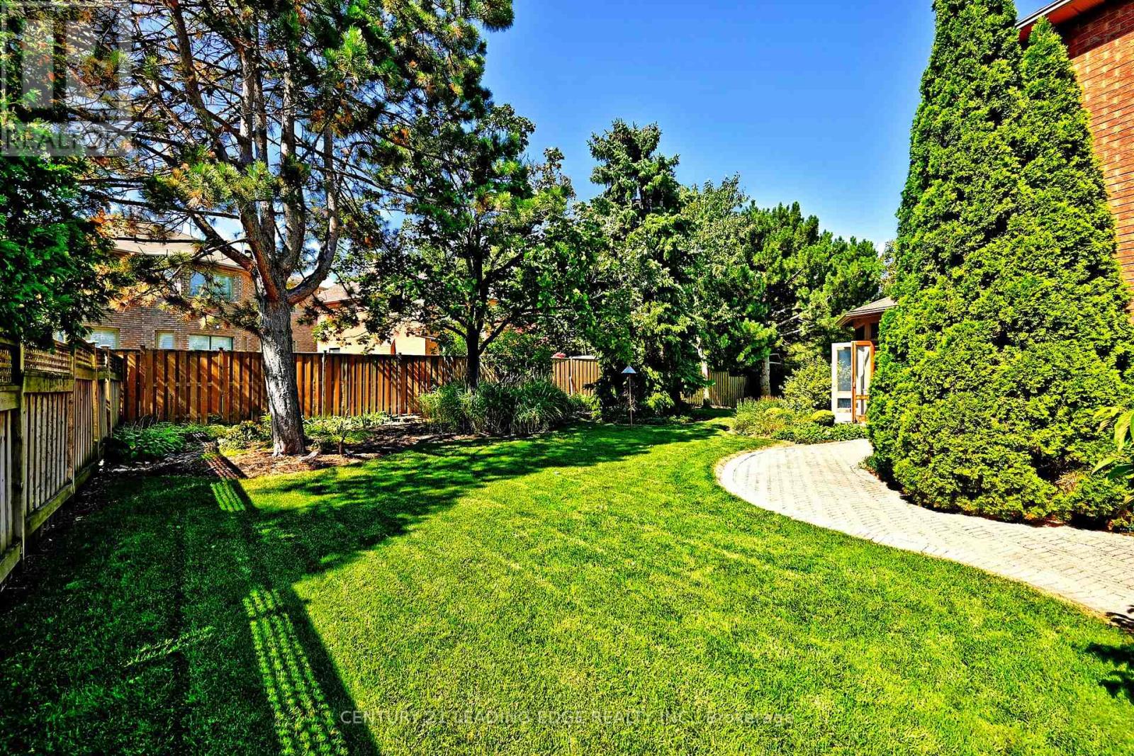 22 Amberwood Court, Markham, Ontario  L3R 9N1 - Photo 43 - N12875686