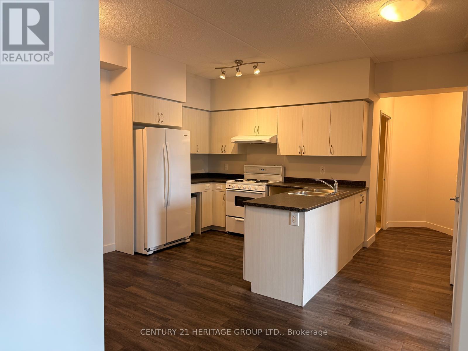 105 - 275 Woodbridge Avenue, Vaughan (West Woodbridge), Ontario  L4L 2T1 - Photo 4 - N12875732