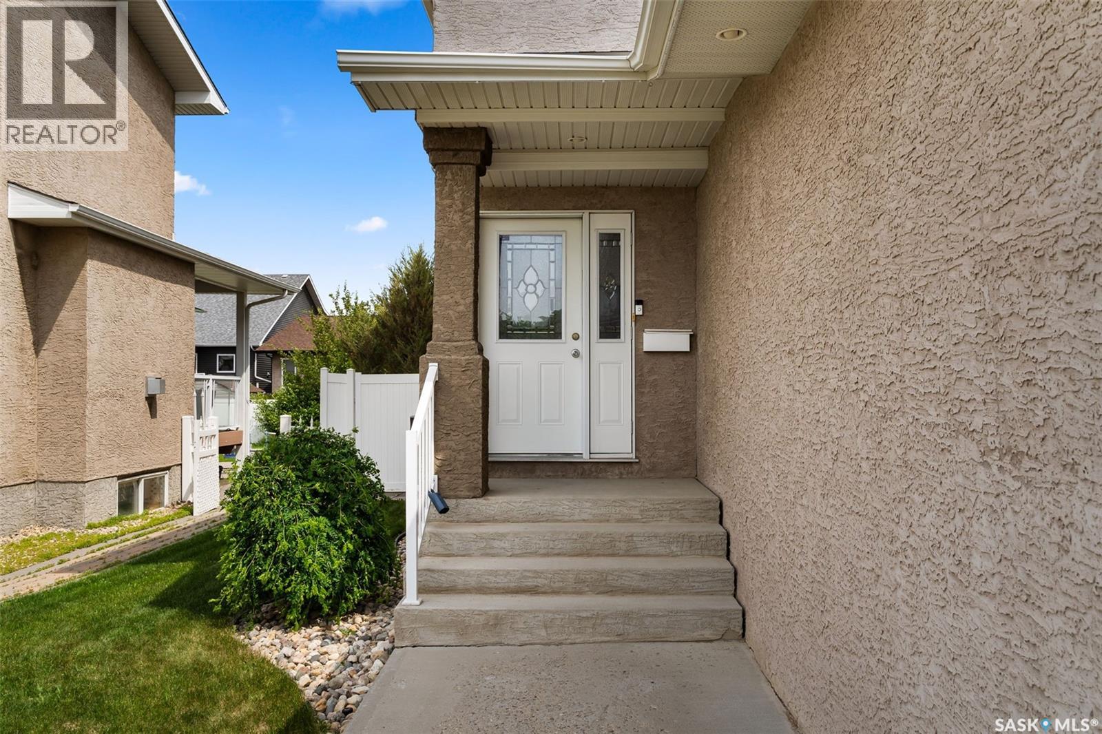 4811 Betker Place, Regina, Saskatchewan  S4X 4T8 - Photo 2 - SK030242