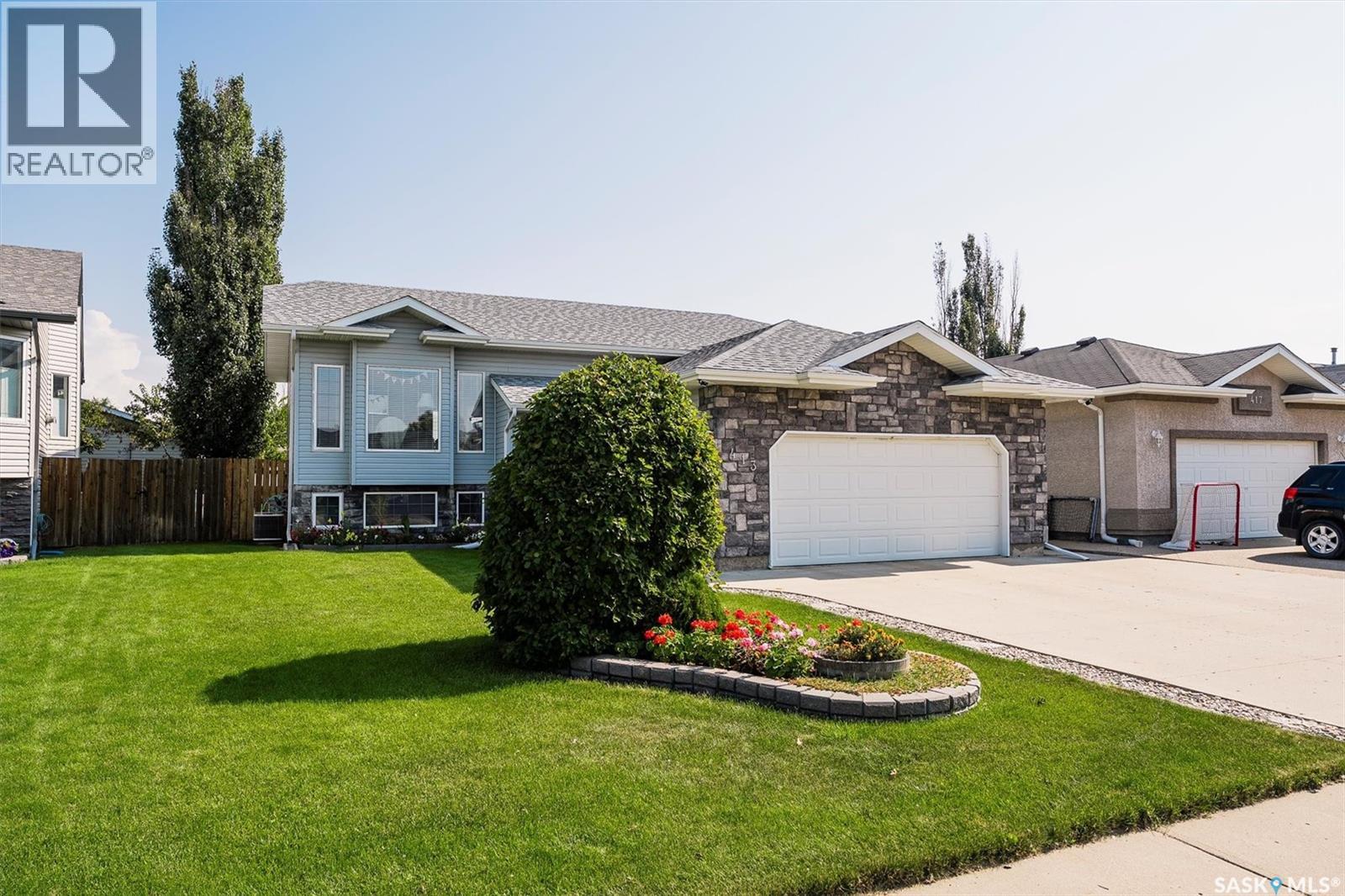 413 Bendel Crescent, Martensville, Saskatchewan  S0K 2T2 - Photo 2 - SK030011