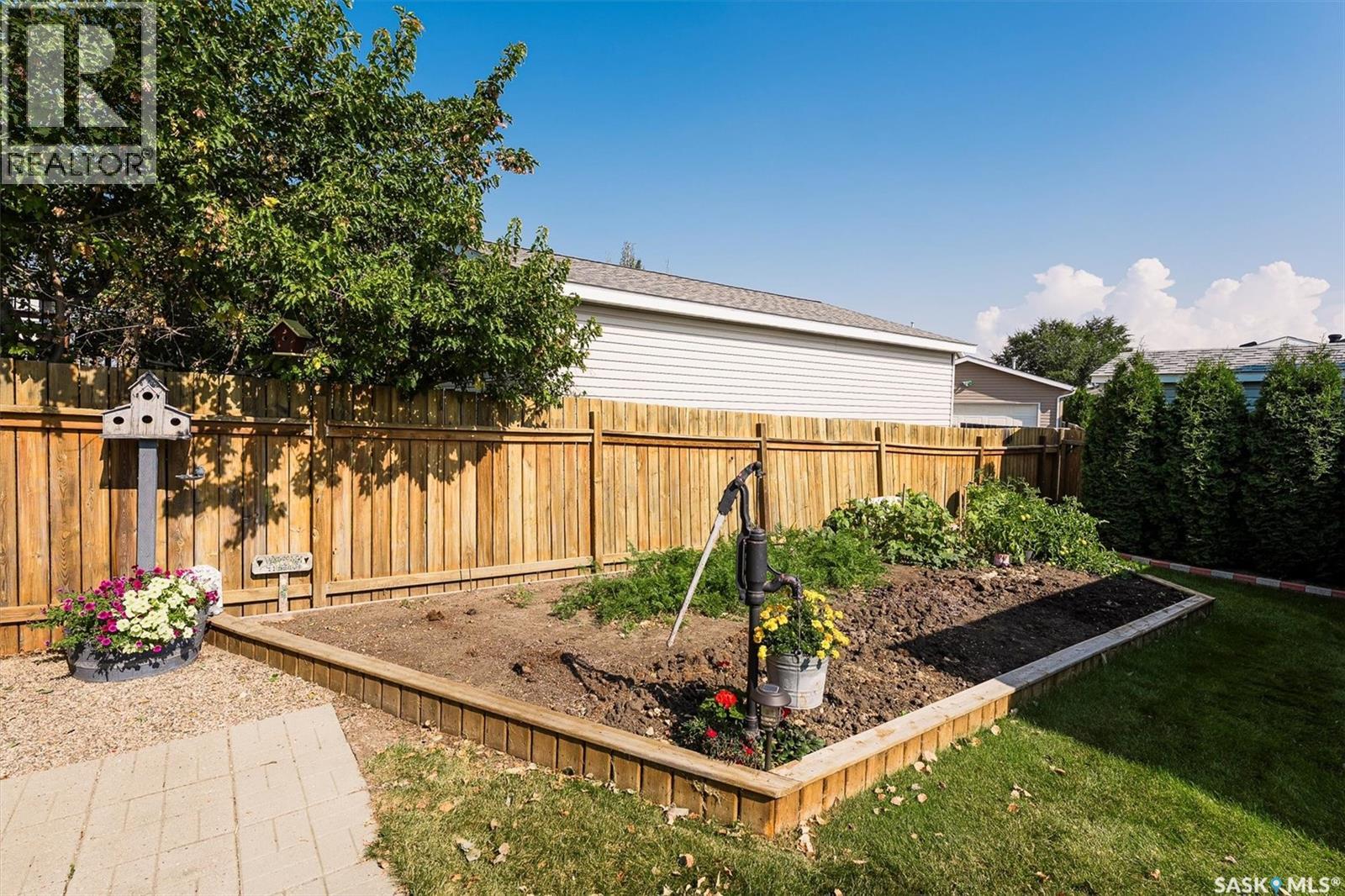 413 Bendel Crescent, Martensville, Saskatchewan  S0K 2T2 - Photo 41 - SK030011