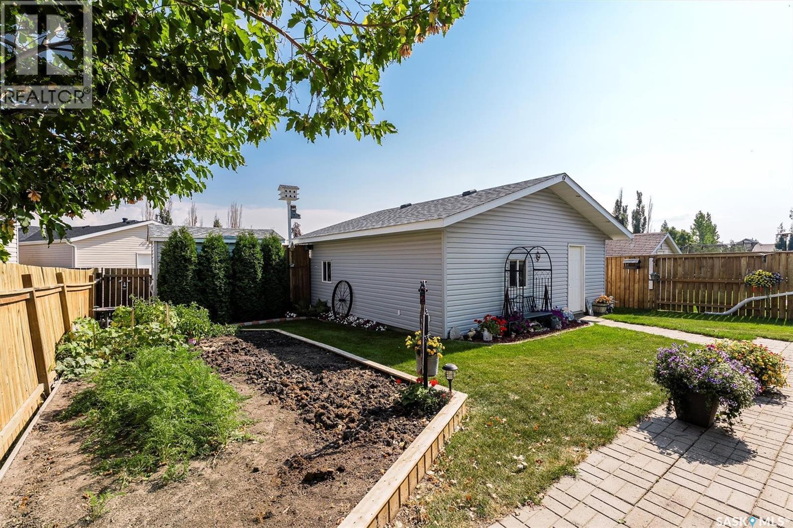 413 Bendel Crescent, Martensville, Saskatchewan  S0K 2T2 - Photo 42 - SK030011