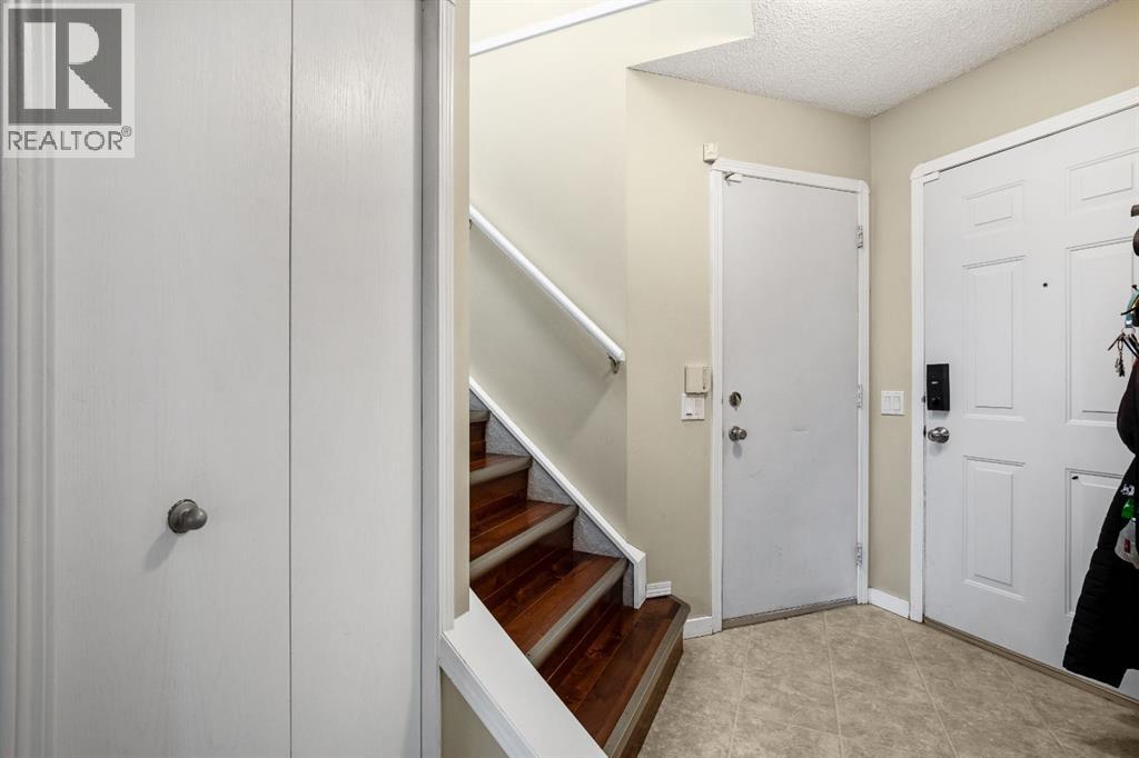 42 Douglas Glen Green Se, Calgary, Alberta  T2Z 2N1 - Photo 4 - A2290650