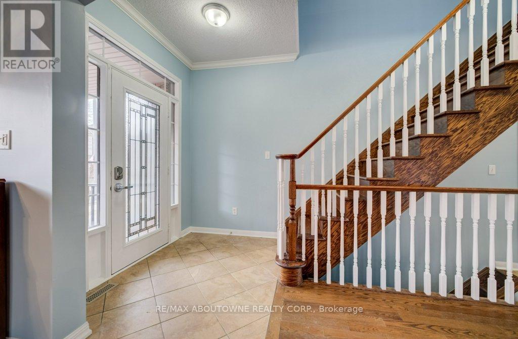 923 Mcneil Drive, Milton (Be Beaty), Ontario  L9T 6M7 - Photo 13 - W12875446