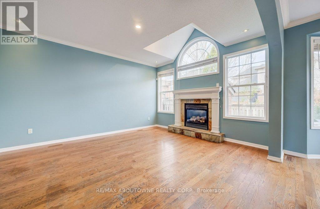 923 Mcneil Drive, Milton (Be Beaty), Ontario  L9T 6M7 - Photo 7 - W12875446