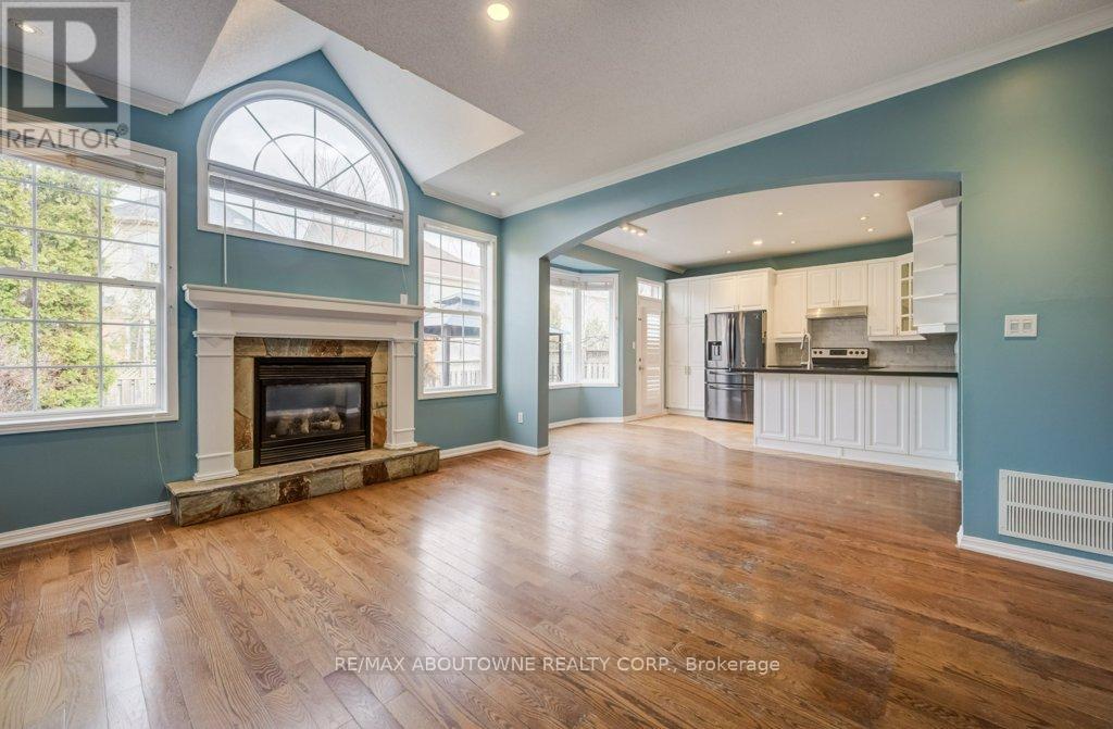 923 Mcneil Drive, Milton (Be Beaty), Ontario  L9T 6M7 - Photo 8 - W12875446