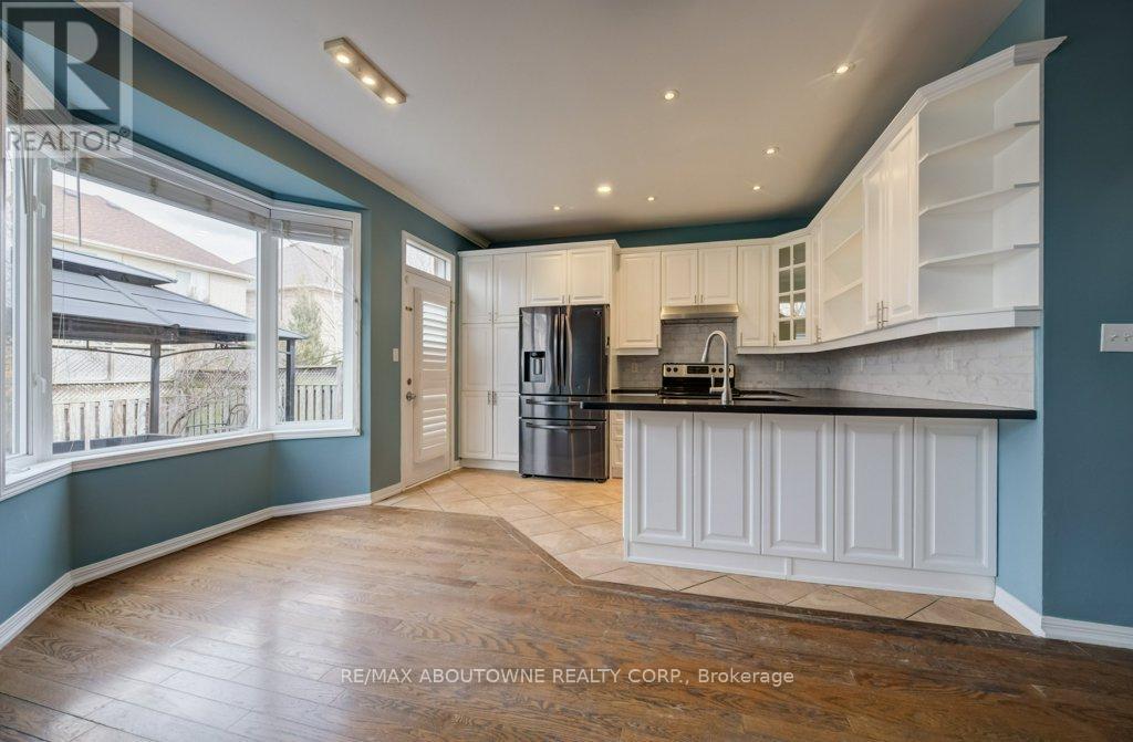 923 Mcneil Drive, Milton (Be Beaty), Ontario  L9T 6M7 - Photo 9 - W12875446