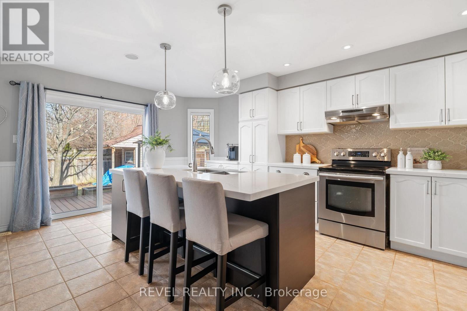 5417 Blue Spruce Avenue, Burlington (Orchard), Ontario  L7L 7C5 - Photo 14 - W12875512