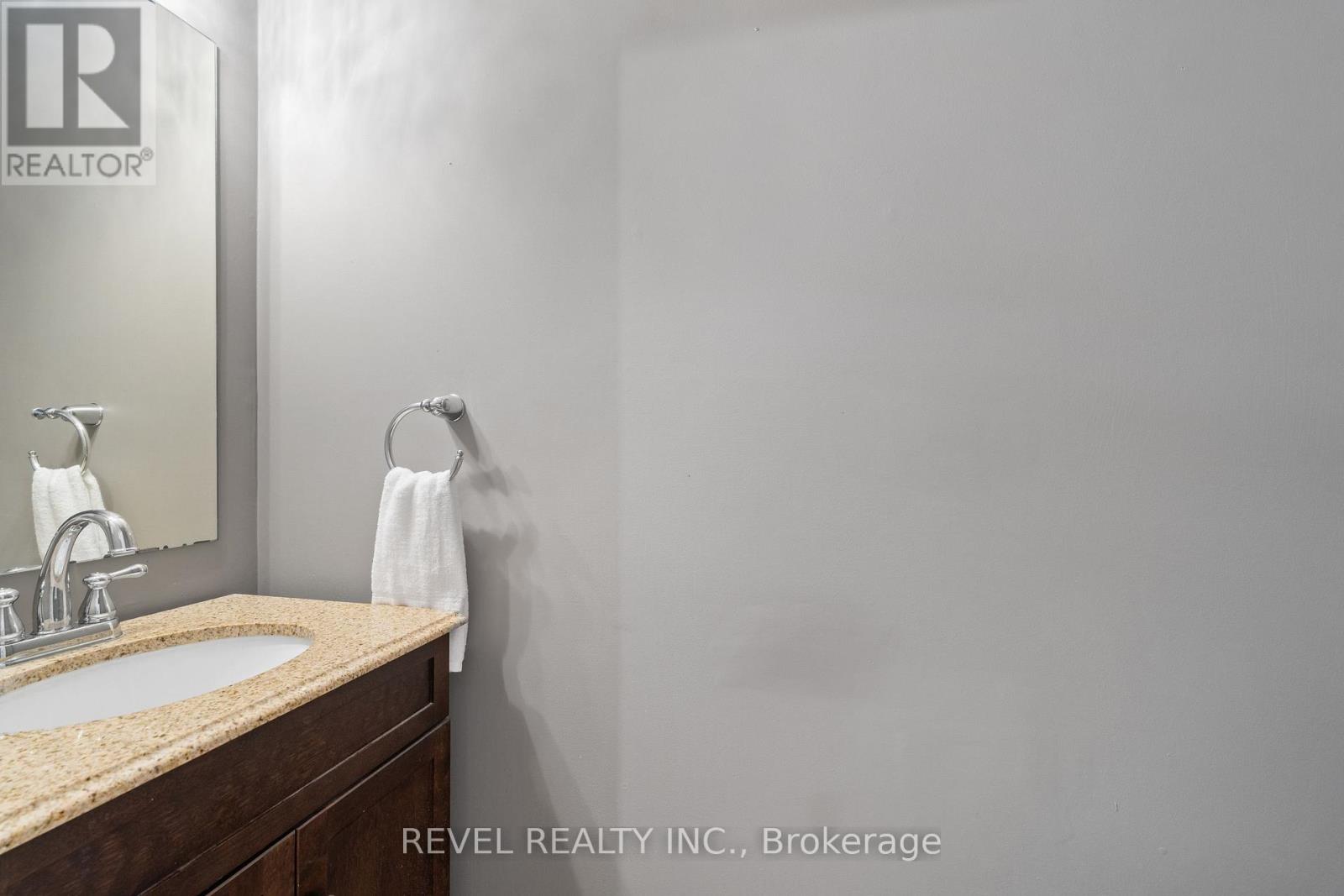 5417 Blue Spruce Avenue, Burlington (Orchard), Ontario  L7L 7C5 - Photo 19 - W12875512