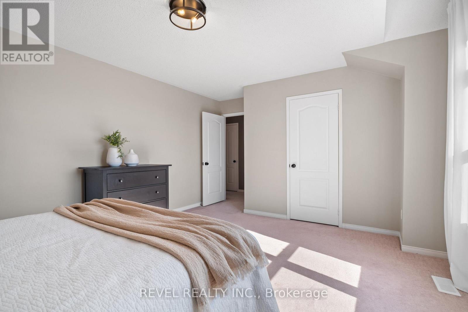 5417 Blue Spruce Avenue, Burlington (Orchard), Ontario  L7L 7C5 - Photo 32 - W12875512