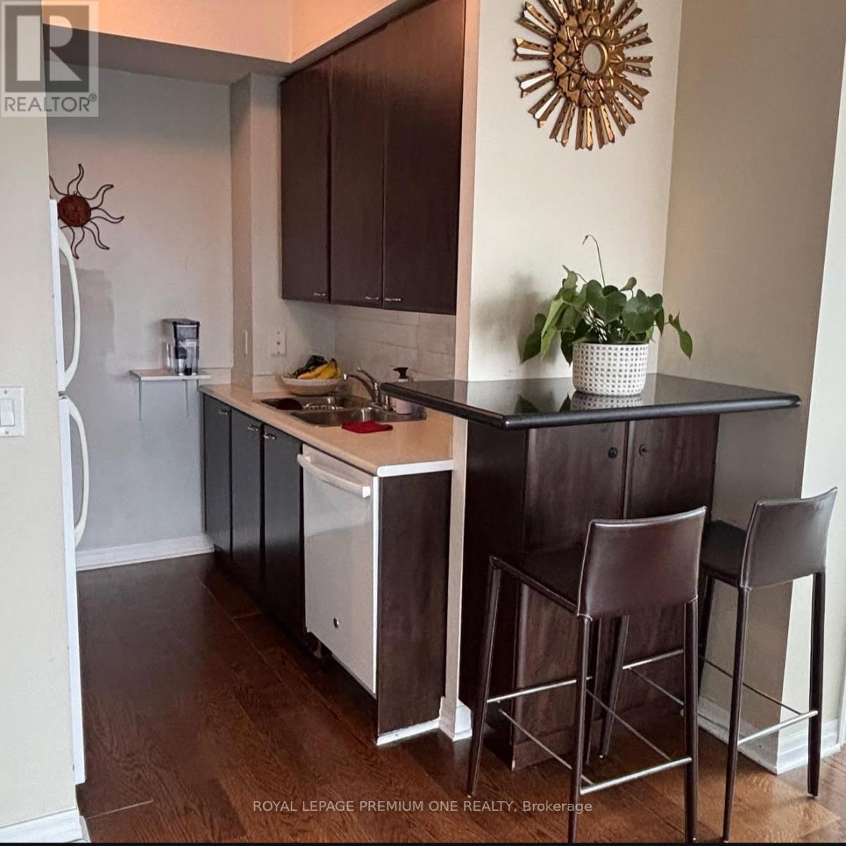 2607 - 220 Burnhamthorpe Road, Mississauga (City Centre), Ontario  L5B 4N4 - Photo 5 - W12875532