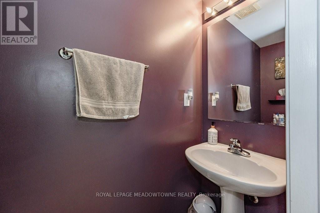 381 Baverstock Crescent, Milton (Cl Clarke), Ontario  L9T 5L2 - Photo 10 - W12875542