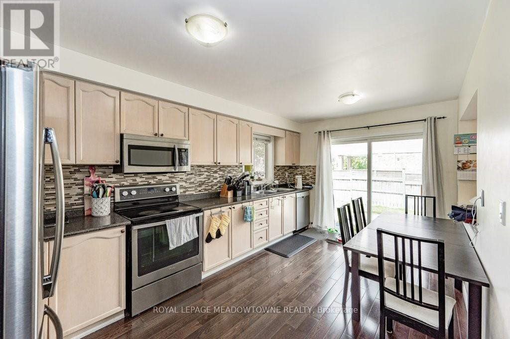 381 Baverstock Crescent, Milton (Cl Clarke), Ontario  L9T 5L2 - Photo 12 - W12875542