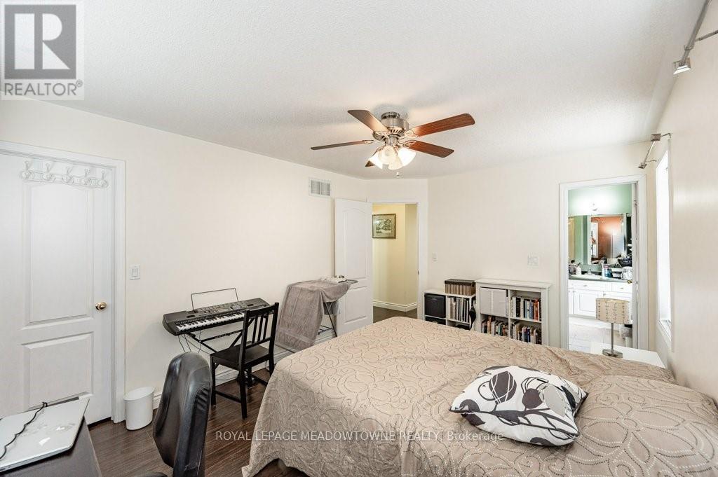 381 Baverstock Crescent, Milton (Cl Clarke), Ontario  L9T 5L2 - Photo 22 - W12875542