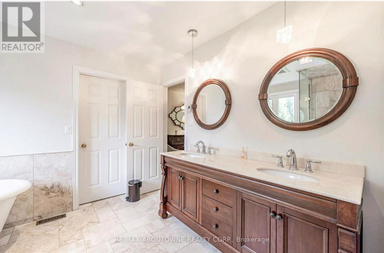 500 Blenheim Crescent, Oakville (Fd Ford), Ontario  L6J 6P7 - Photo 25 - W12875544