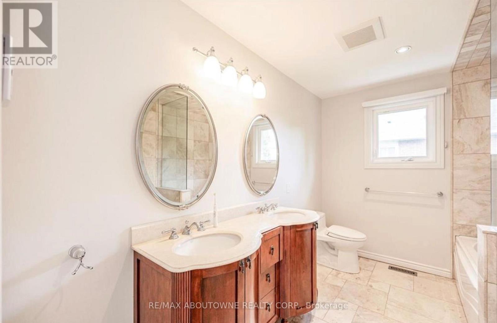 500 Blenheim Crescent, Oakville (Fd Ford), Ontario  L6J 6P7 - Photo 30 - W12875544