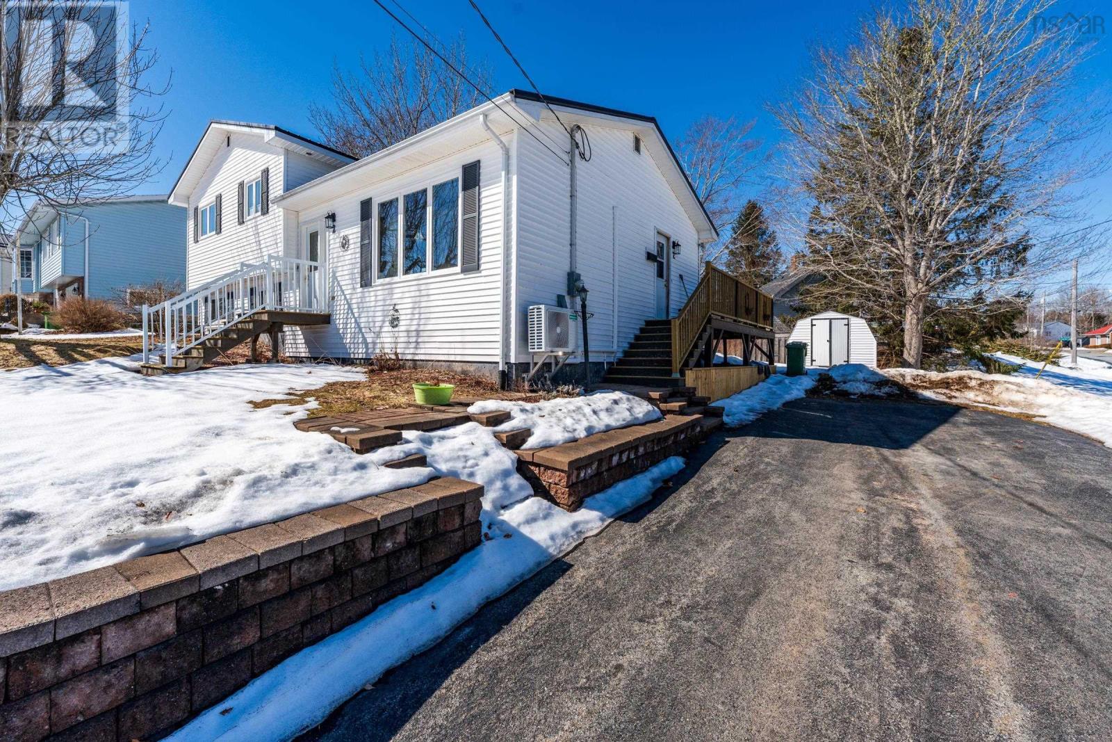 2 Pinecrest Boulevard, Bridgewater, Nova Scotia  B4V 3R4 - Photo 6 - 202604424