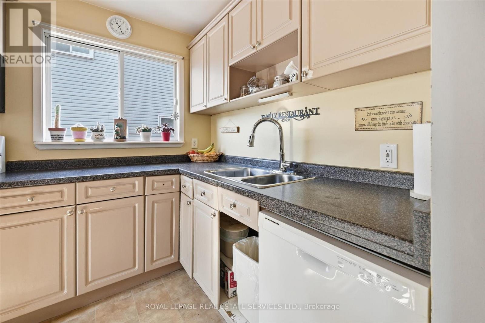 151 Westside Drive, Oakville (Co Central), Ontario  L6K 1P2 - Photo 16 - W12875570