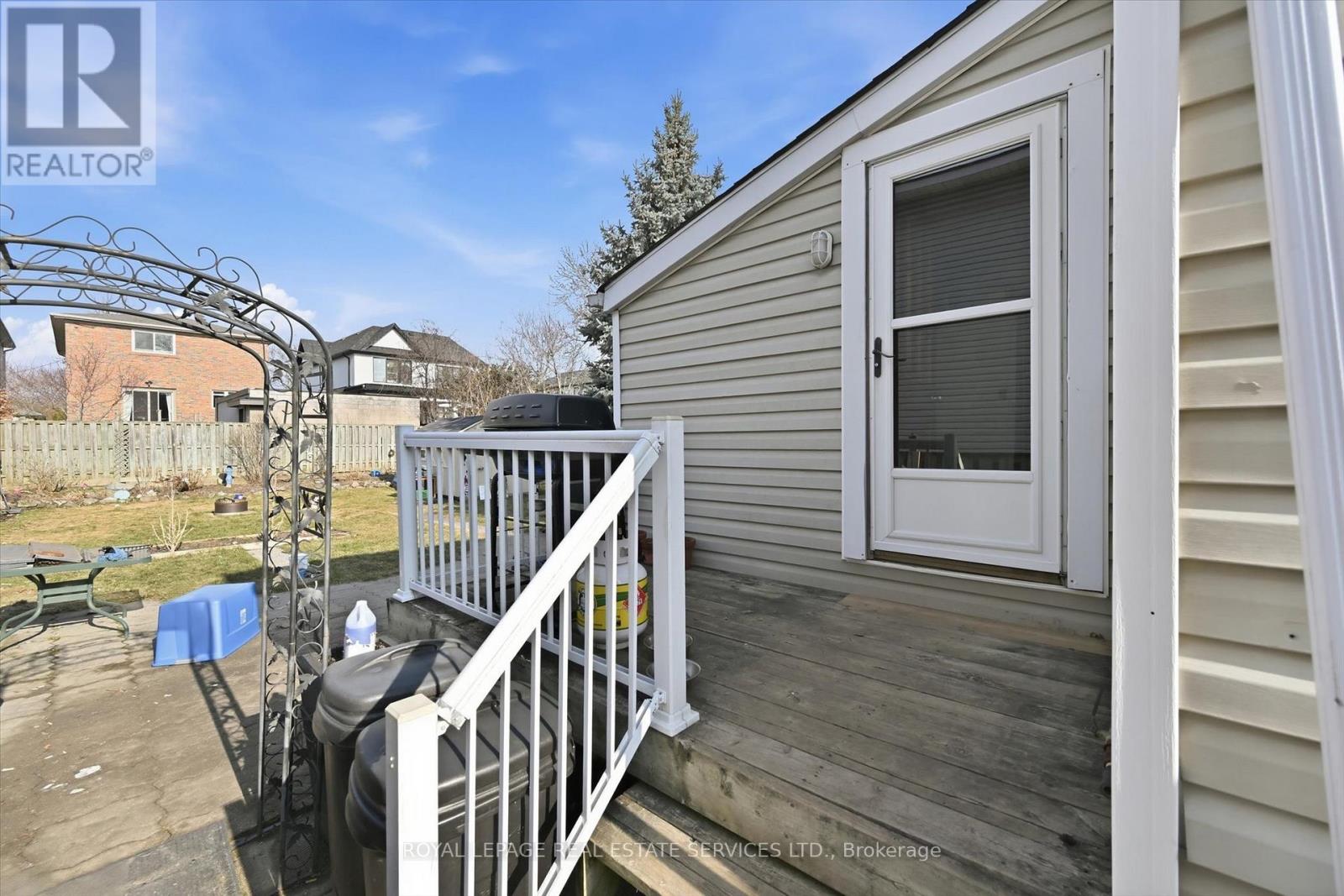 151 Westside Drive, Oakville (Co Central), Ontario  L6K 1P2 - Photo 24 - W12875570