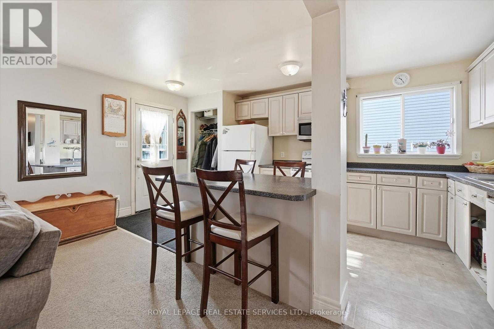 151 Westside Drive, Oakville (Co Central), Ontario  L6K 1P2 - Photo 9 - W12875570