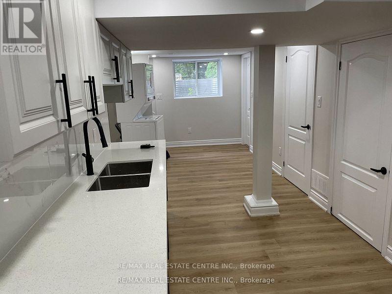 Lower - 37 Edgemont Drive, Brampton (Brampton North), Ontario  L6V 1K9 - Photo 2 - W12875588