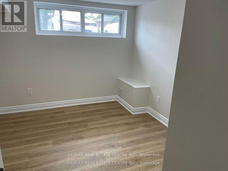 Lower - 37 Edgemont Drive, Brampton (Brampton North), Ontario  L6V 1K9 - Photo 8 - W12875588