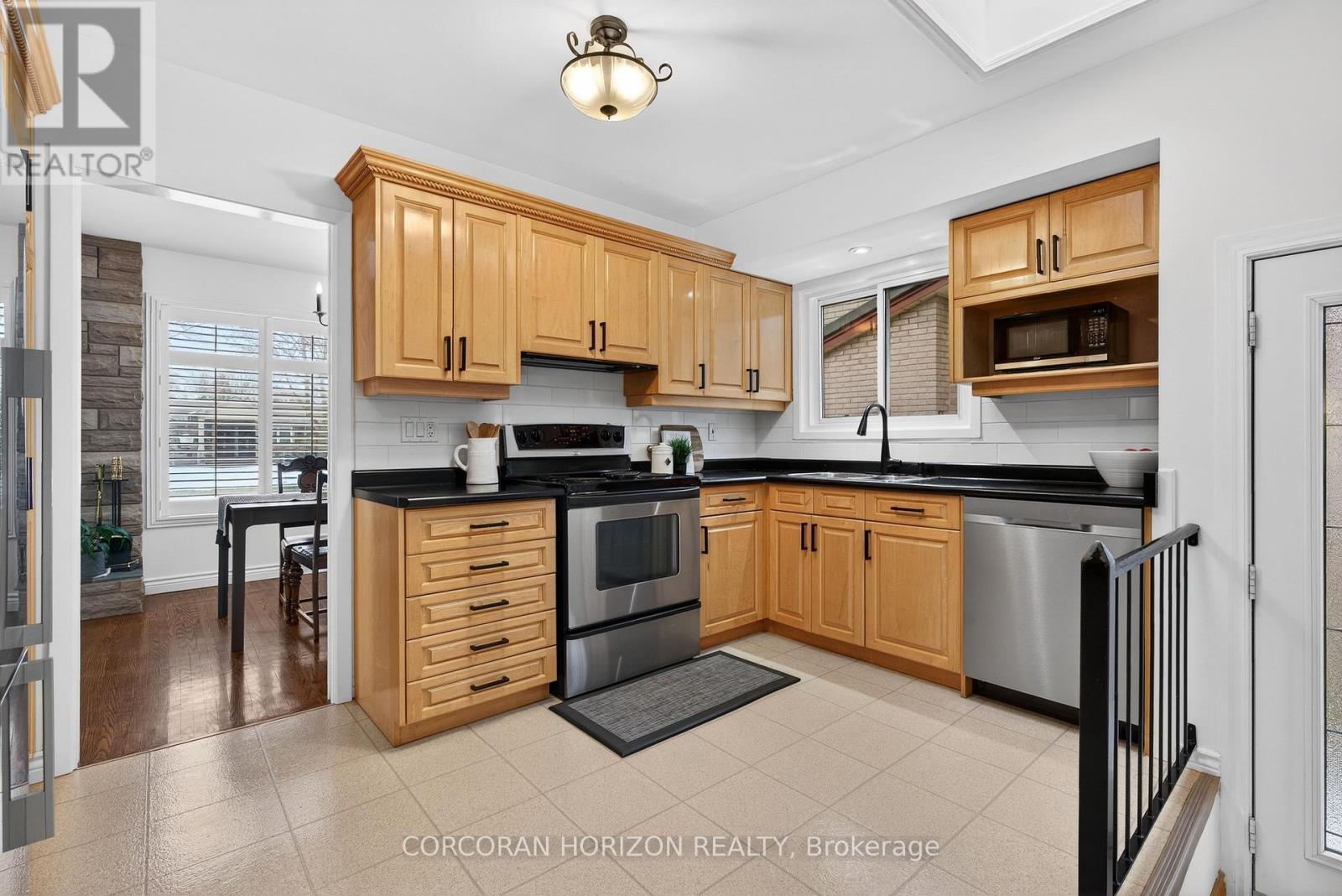 1260 Elgin Crescent, Oakville (Fa Falgarwood), Ontario  L6H 2J7 - Photo 10 - W12875592