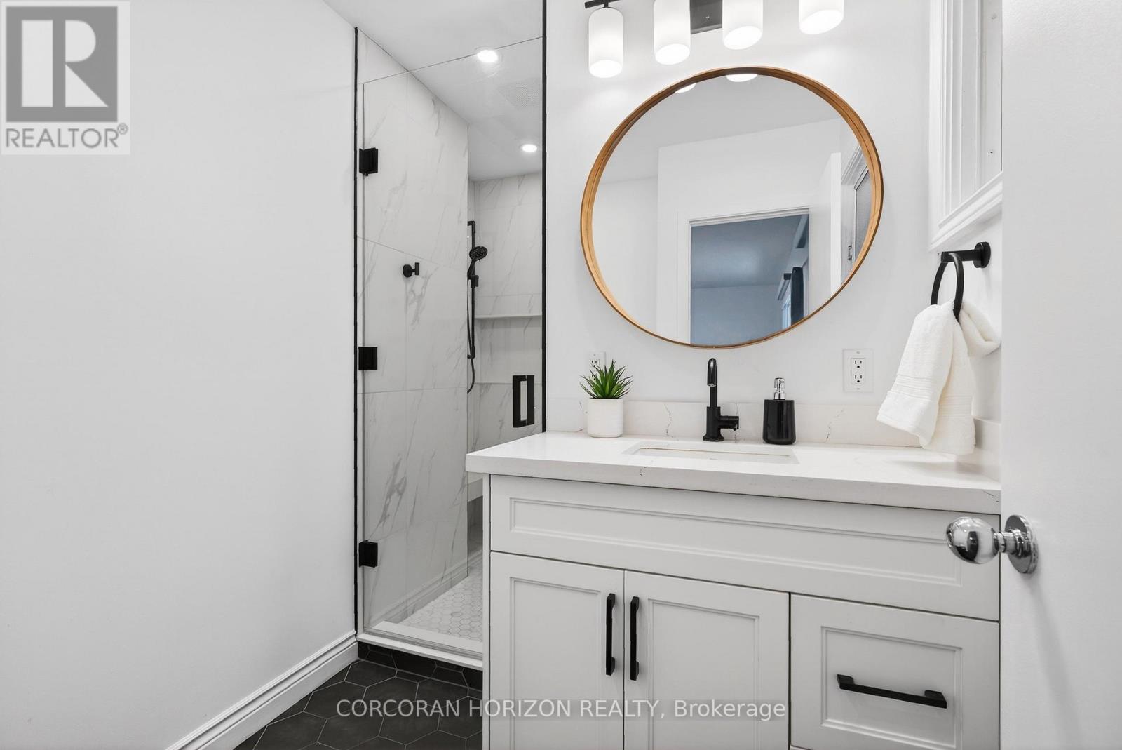 1260 Elgin Crescent, Oakville (Fa Falgarwood), Ontario  L6H 2J7 - Photo 17 - W12875592