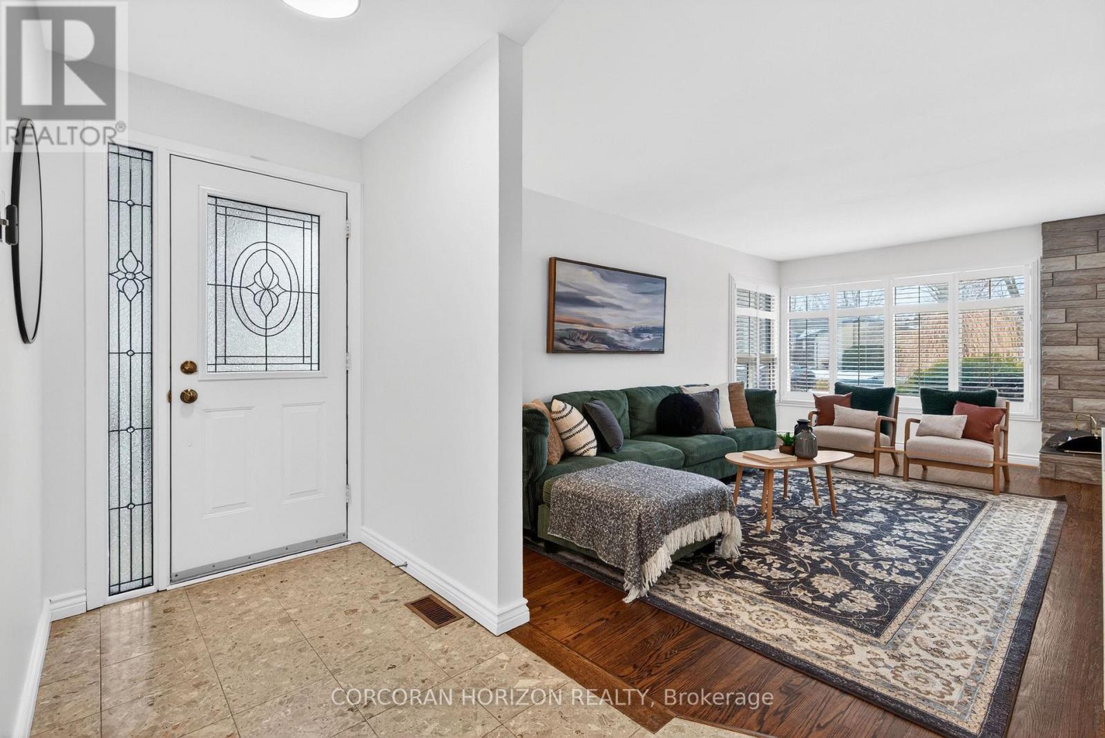 1260 Elgin Crescent, Oakville (Fa Falgarwood), Ontario  L6H 2J7 - Photo 4 - W12875592