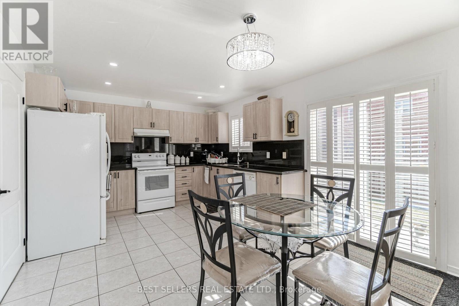 4 Beresford Crescent, Brampton (Bram East), Ontario  L6P 2M3 - Photo 11 - W12875594