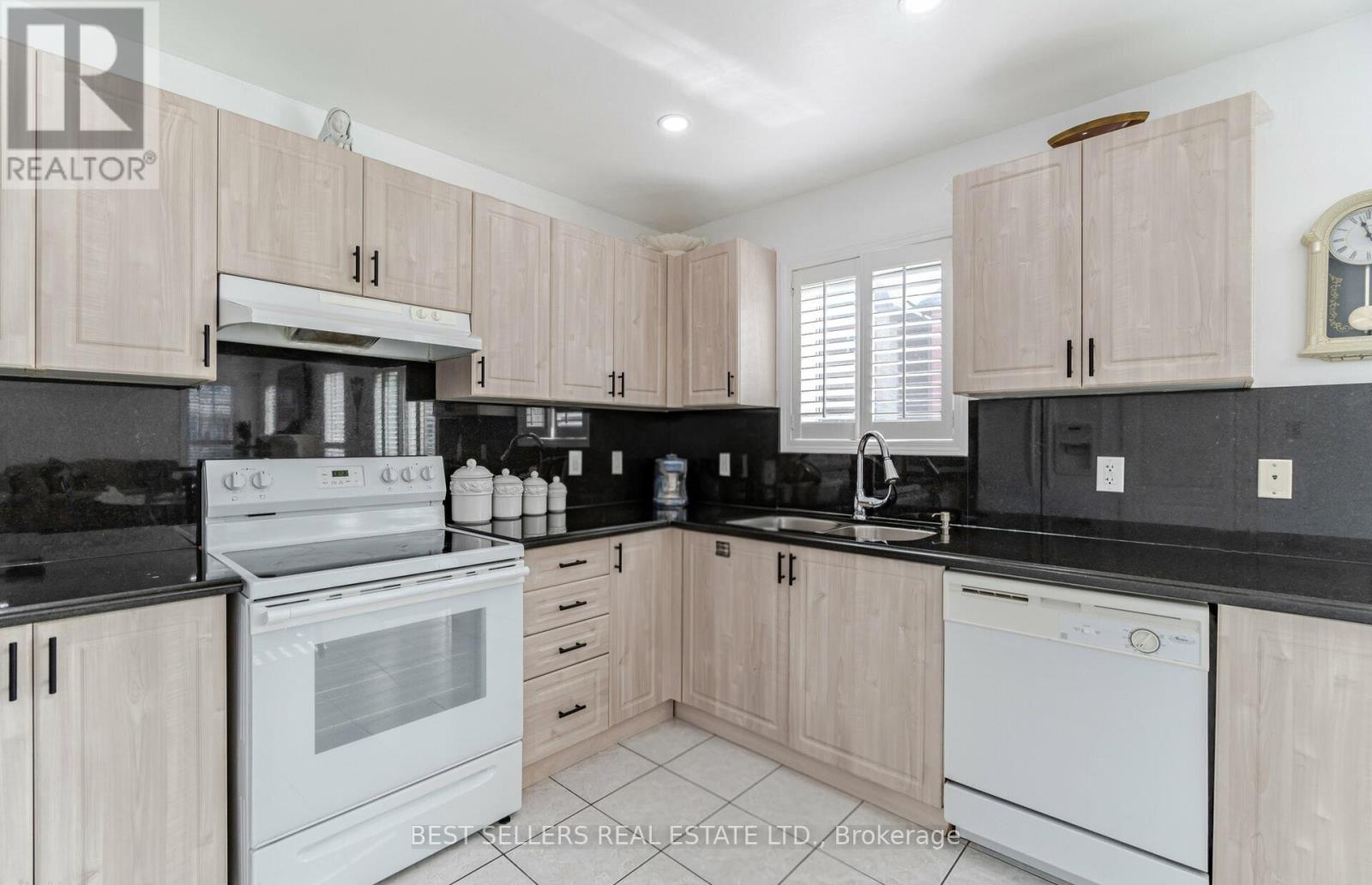 4 Beresford Crescent, Brampton (Bram East), Ontario  L6P 2M3 - Photo 13 - W12875594