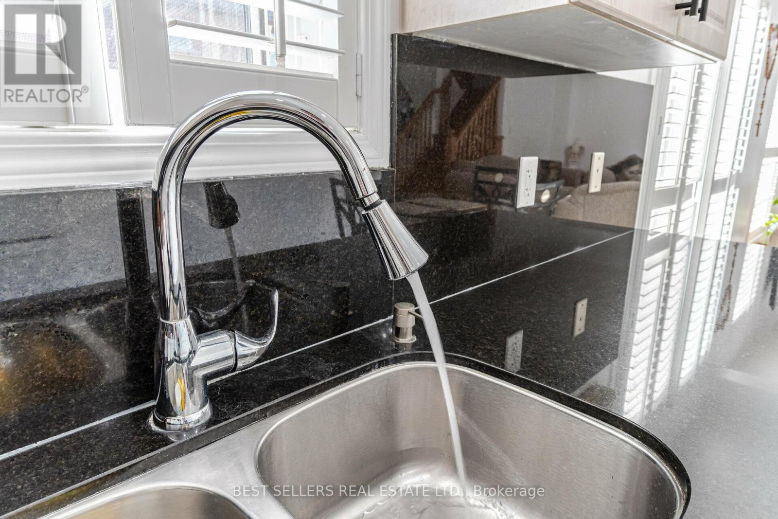 4 Beresford Crescent, Brampton (Bram East), Ontario  L6P 2M3 - Photo 14 - W12875594