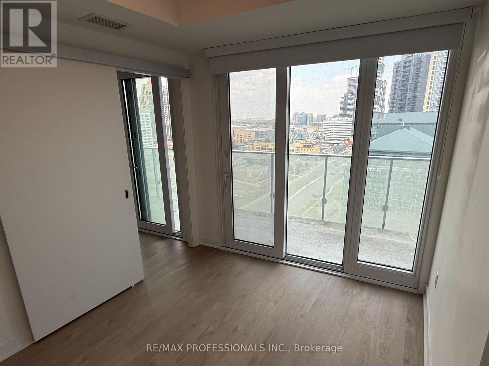 1501 - 3900 Confederation Parkway, Mississauga (City Centre), Ontario  L5B 0M3 - Photo 11 - W12875688