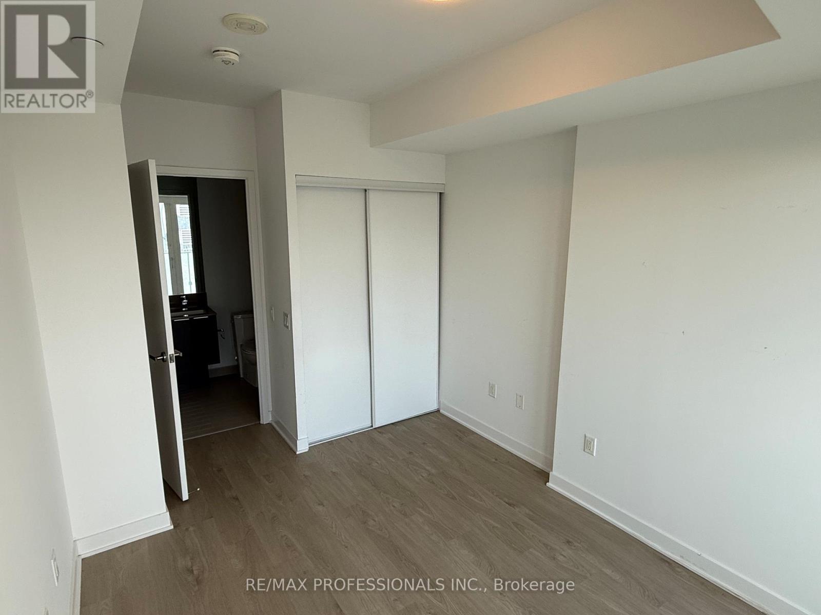 1501 - 3900 Confederation Parkway, Mississauga (City Centre), Ontario  L5B 0M3 - Photo 7 - W12875688