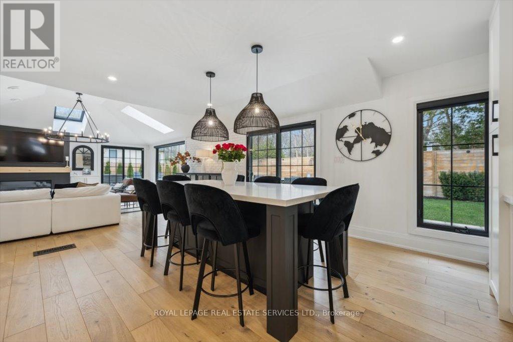 169 Oakes Drive, Mississauga (Mineola), Ontario  L5G 3M2 - Photo 12 - W12875746