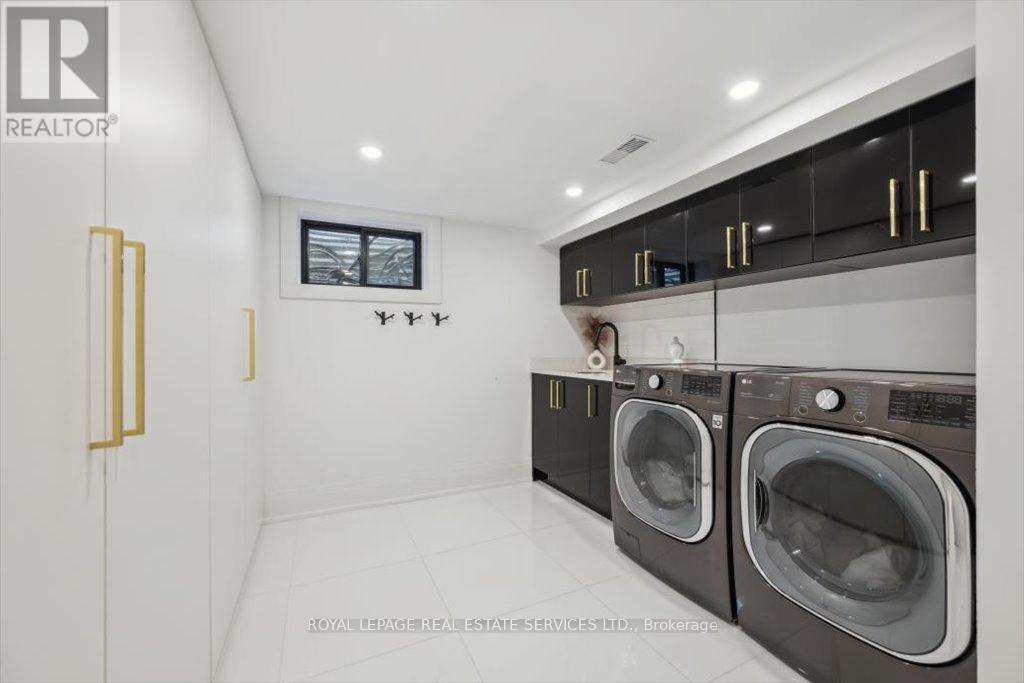 169 Oakes Drive, Mississauga (Mineola), Ontario  L5G 3M2 - Photo 35 - W12875746